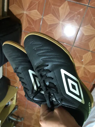 Chuteira umbro