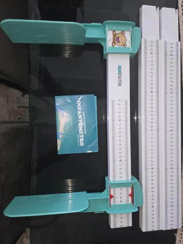 Instrumento de medições de crianças (Infantômetro)