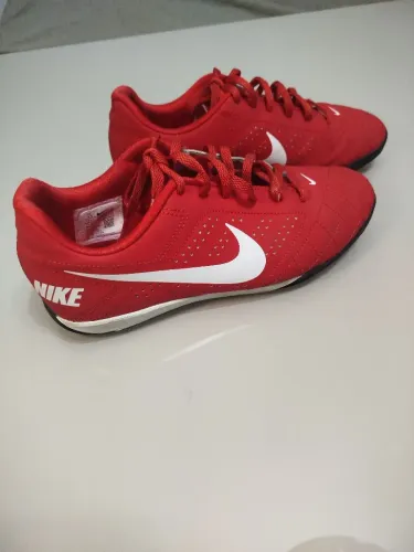 Chuteira NIKE tamanho 39.