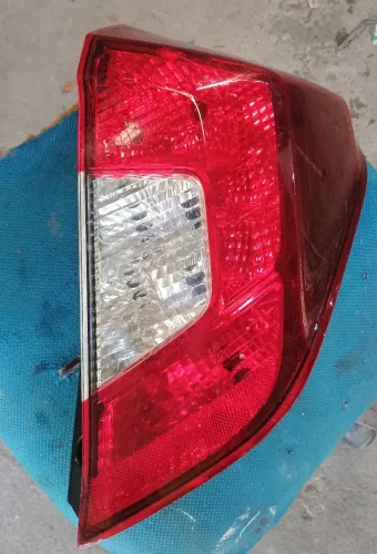 LANTERNA HONDA FIT DIREITA 