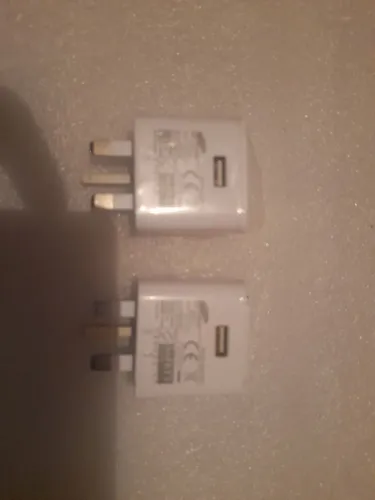 2 CARREGADORES ORIGINAIS SAMSUNG MODELO EUROPEU