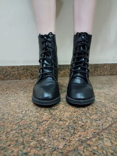 Bota coturno cano baixo número 34