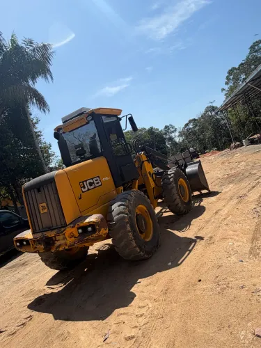 Pá carregadeira JCB