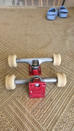 Truck ACE 55 muito novo com Roda Bones e Rolamentos Bronson G3 novos