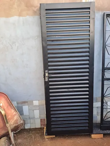 Porta de ferro 2.10x0.79