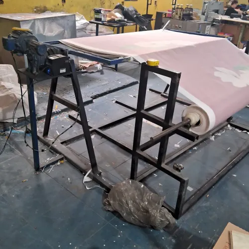 Resmadeira  ou Desbobinadeira para papel ou enfestadeira para tecido. 