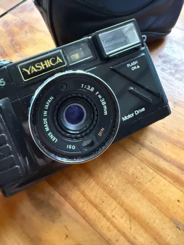 Câmera Analógica Yashica MD135