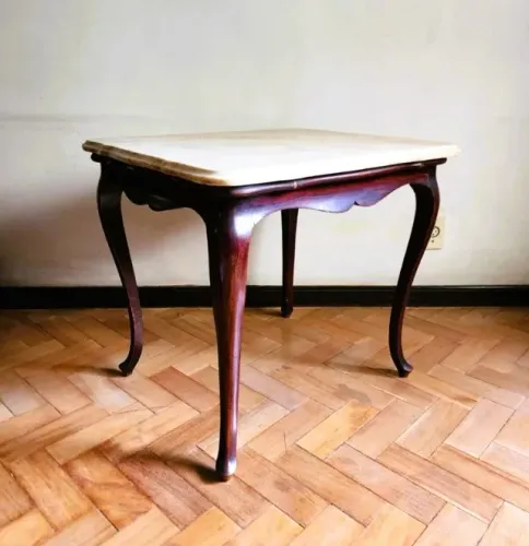  Mesa Apoio Estilo chipandelle confeccionado em madeira nobre Tampo Mármore chanfrado 