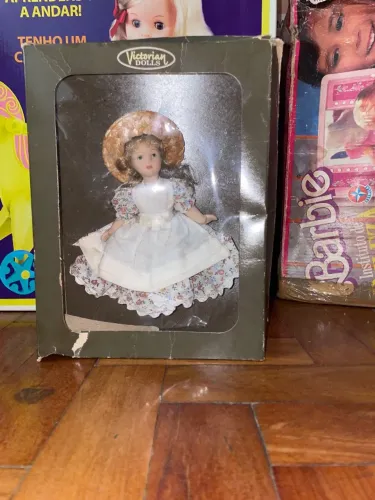 Boneca de porcelana Victorian doll anos 80