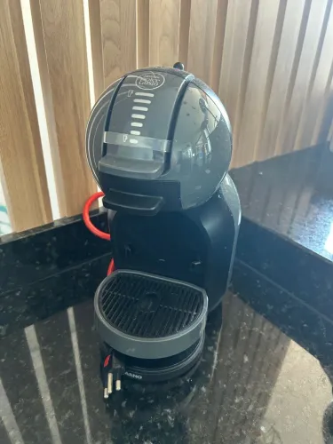 Cafeteira Nescafé Dolce Gusto - R$ 300
