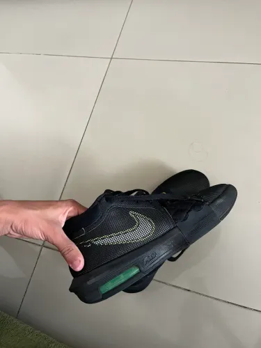 LeBron Witness 8 TAM:42