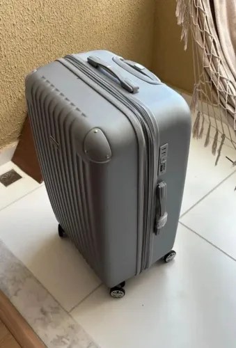 Vende-se mala de viagem nova