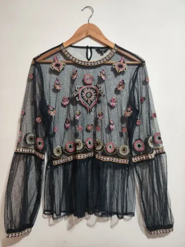 Blusa de tule bordado florido tamanho xl  marca vadim nova