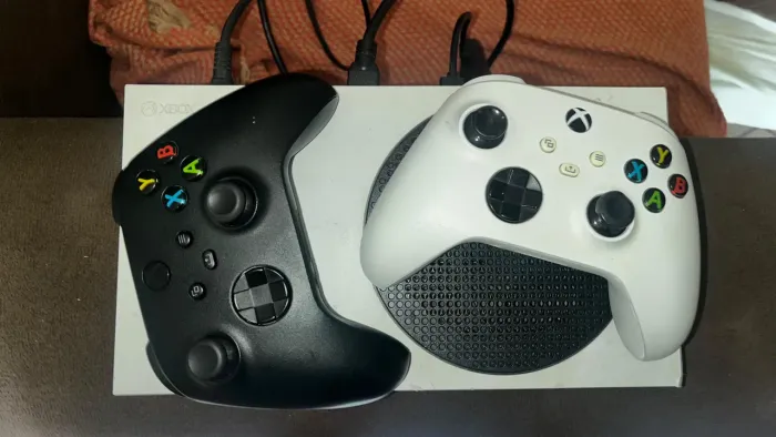 Xbox Series S + de 1TB, 2 Controles + 32 Jogos - Completo! 