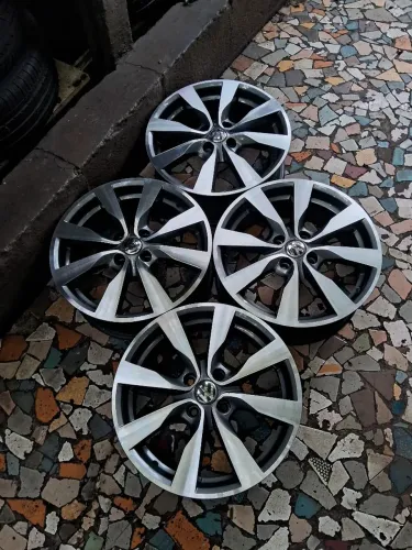 Jogo de rodas de liga leve aro 16/4 furos originais VW Gol Voyage Saveiro e outros 