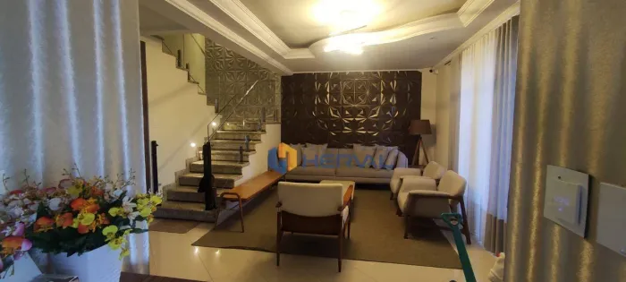 Sobrado com 4 suítes à venda, 334 m² por R$ 1.690.000 - Jardim Santa Helena - Maringá/PR