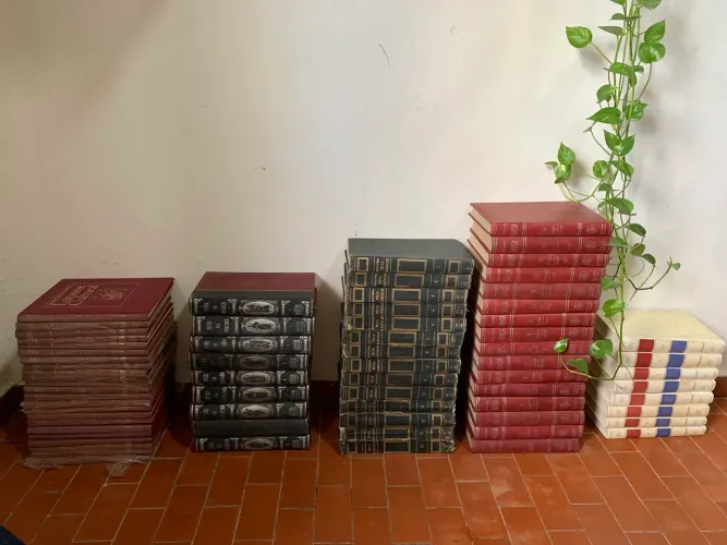 Kit de Livros Antigos - Barsa, Larousse, Folio Society e mais (69 volumes)