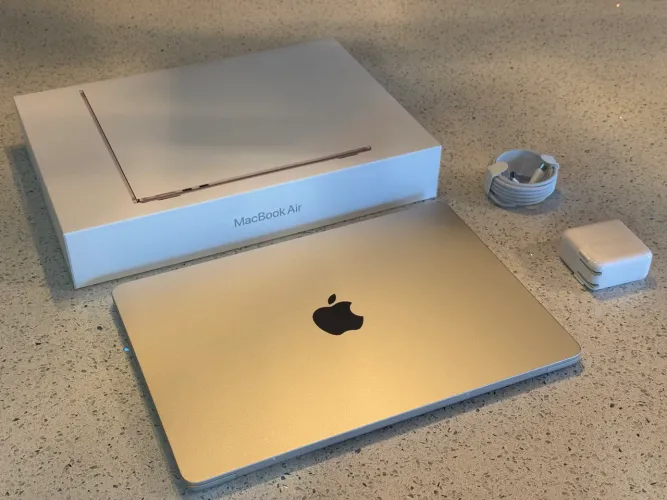 MacBook Air M4 256GB 16GB - garantia Nov 2026