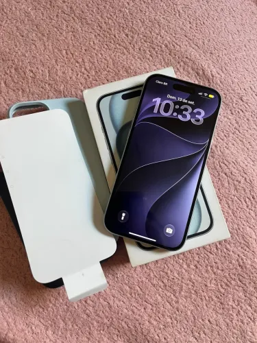 iPhone 15 bem conservado 