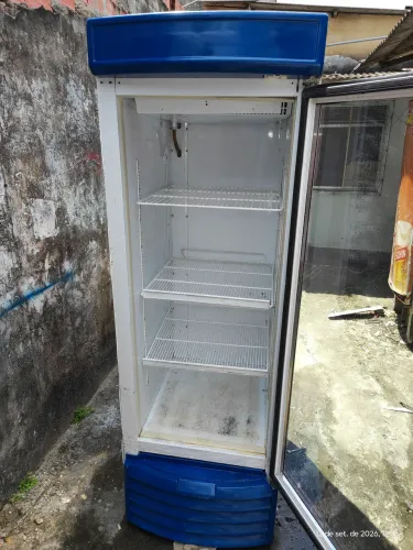 Freezer expositor red bull 110v