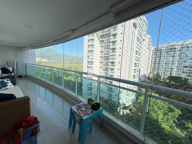 Apartamento- Cond Saint Martin - Península - 2 suítes, 2 vagas, sol manhã, 110m²- Barra da