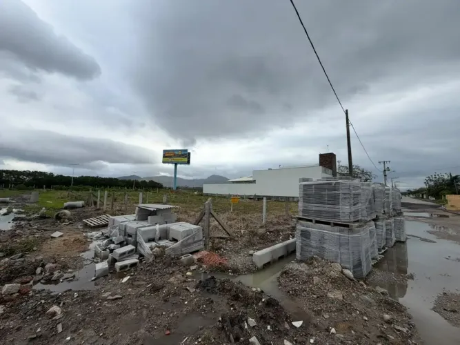 Terreno Financiável à venda, 360 m² por R$ 479.000 - Carianos - Florianópolis/SC