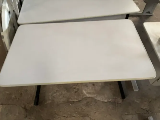 Mesa escritório reforçada com estrutura metálica 