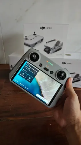 Controle Dji RC com Tela Integrada Seminovo - Mini 3 / 3 Pro / Air2s / Mavic 3