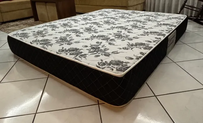Colchão Gazin Paris Black D45 Queen 1,58 x 1,98 - Excelente Estado