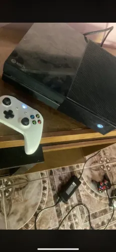 Vendo Xbox one Fat controle e fonte+cabo hdmi.