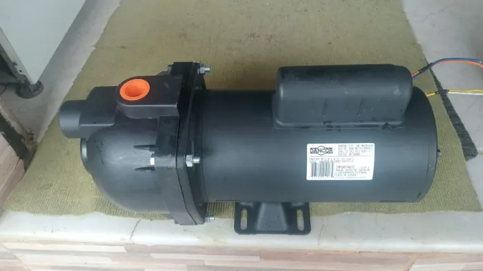 Vende-se bomba d'água