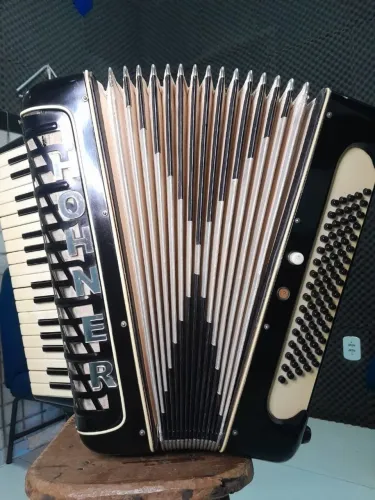 Acordeom hohner 80 baixos 