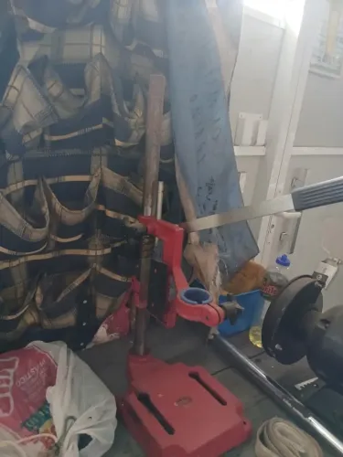 Vendo suporte de fixação para furadeira
