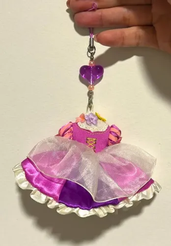 Chaveiro vestido Rapunzel importado Japão
