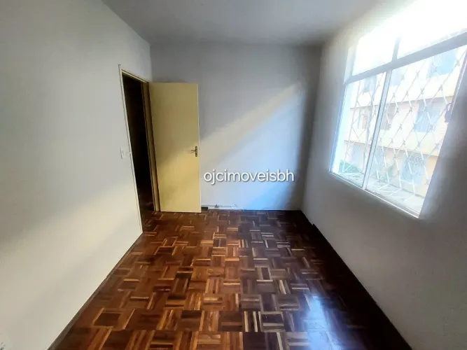 Apartamento 2 quartos,  1 vaga  coberta compartilhada , em condomínio fechado  no Carlos P