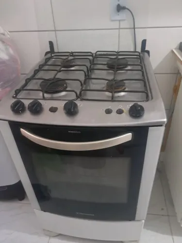 Lindo fogao eletrico pra sair logo