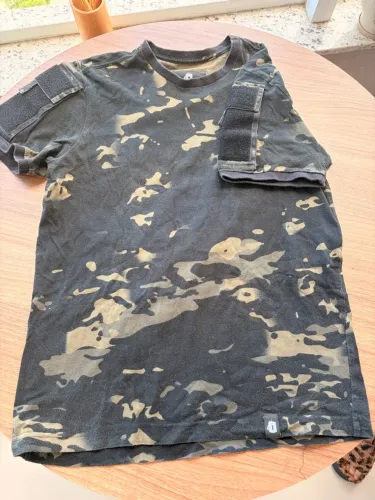Camiseta Tshirt INVICTUS - tamanho M