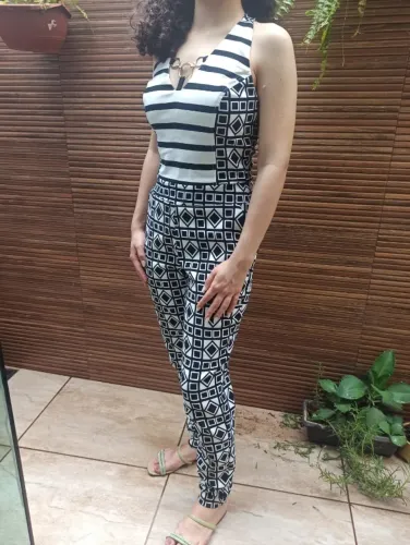 Macacão estampado preto e branco