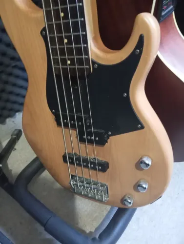 Contrabaixo Yamaha Bb235 Natural 5 cordas.