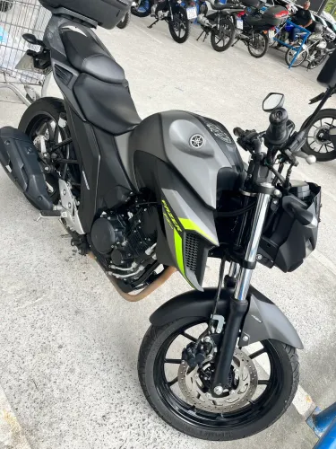 VENDO FZ25 2024 - BAIXO KM !