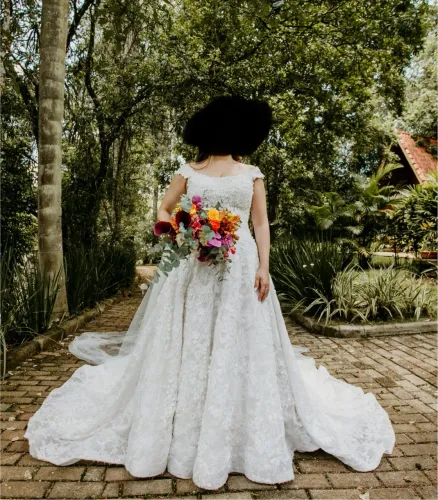 Vestido de Noiva - Renda Francesa, Pedras Swarovski, Princesa
