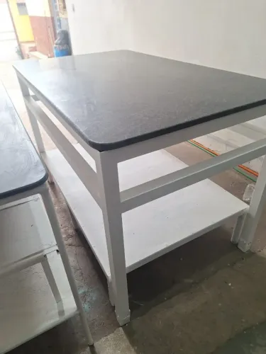 Mesa para serviços