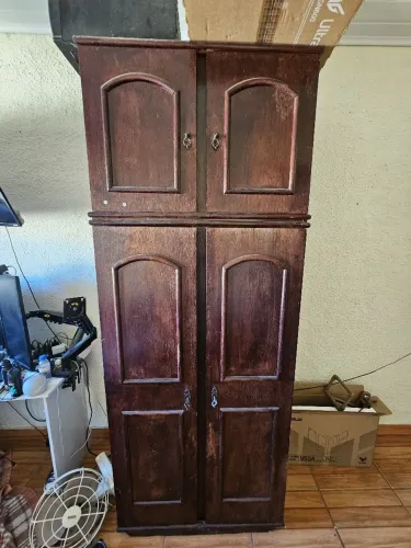 DOA-SE GUARDA ROUPA SUCUPIRA 2 PORTAS SÓ NÃO CONSIGO ENTREGAR
