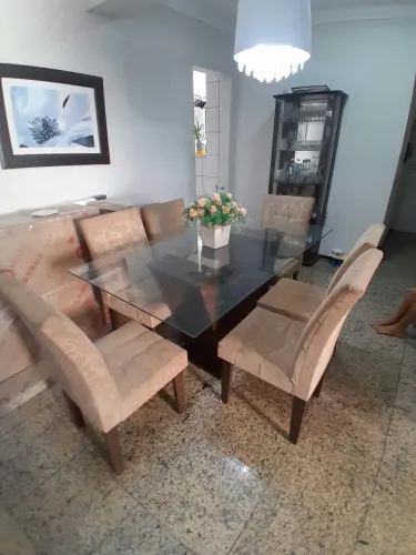 Mesa de jantar de vidro