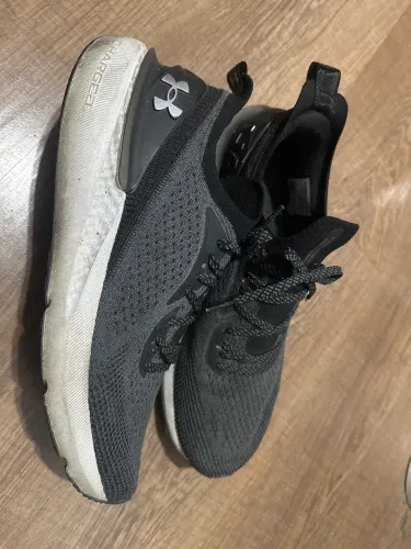 Tenis Under Armour Charged Quicker tam 44