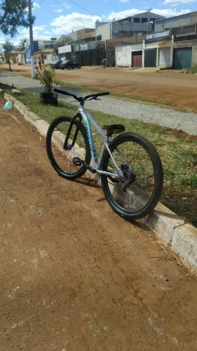 Bicicleta aro 29,absolute wild troco em iphone 12 pro 