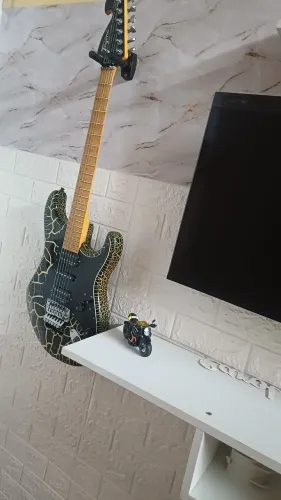Guitarra jA 2  preta cracrelada camaleão 