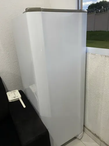 Troco geladeira por sofá  ou vendo 