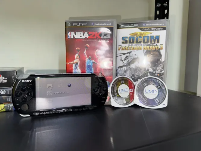 PSP 3000 + 4 Jogos Originais