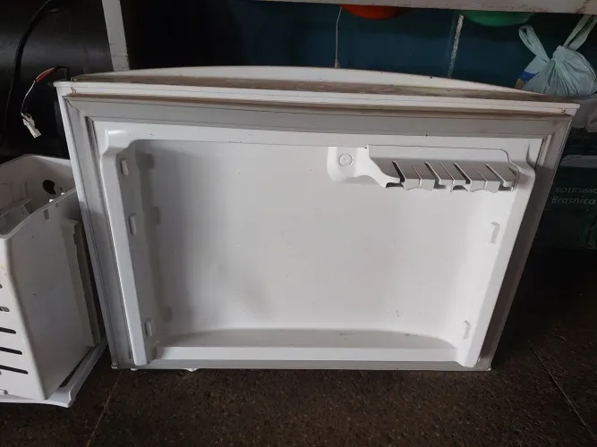 Vendo porta de refrigerador Brastemp active completa brm50